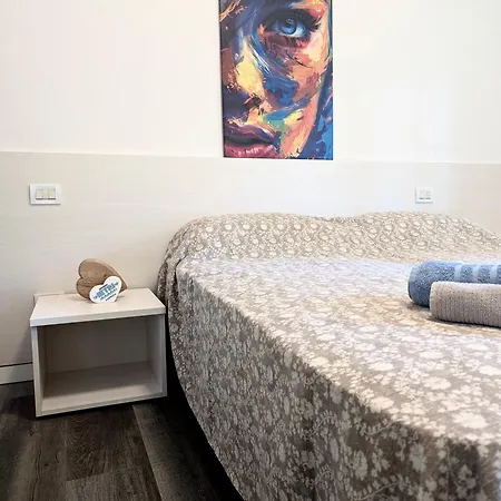 Apartament Liana 12 *